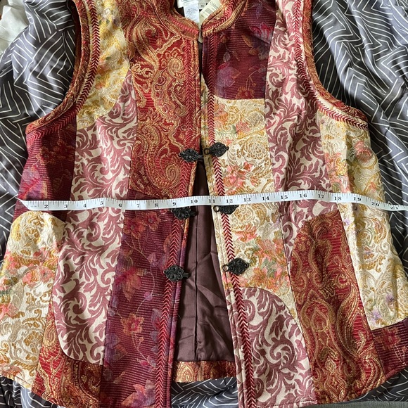 NWT Coldwater Creek Red Gold Patchwork Frog Closure Velvet Vest Women Size M - Picture 5 of 8